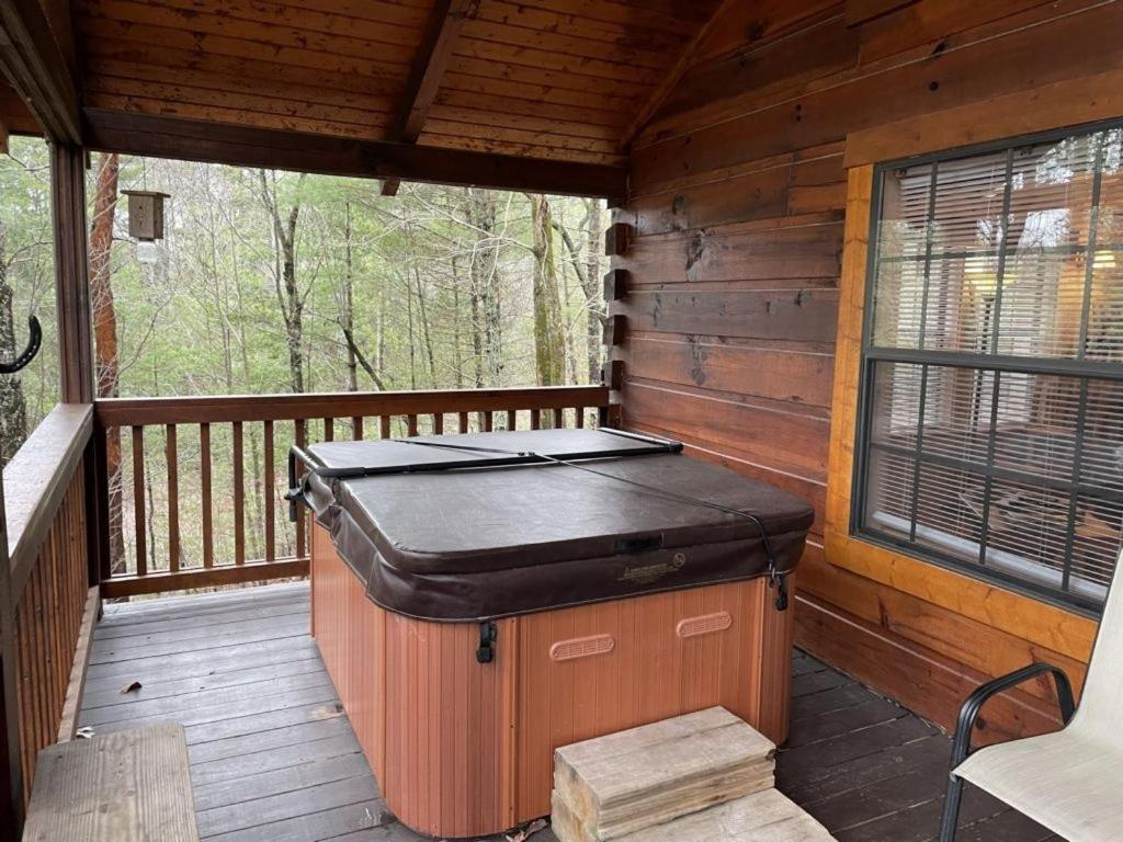 Crazy Bear - Motorcycle Friendly Home With Hot Tub And Grill Tellico Plains Εξωτερικό φωτογραφία